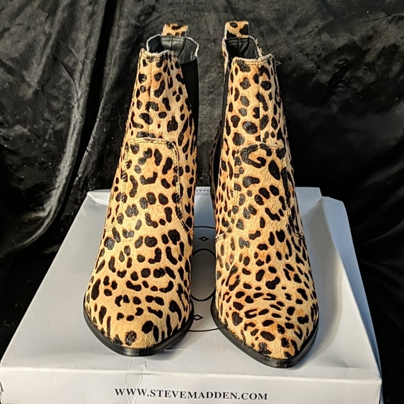**Sold** NWT Steve Madden "Patricia-L" booties - Picture 4 of 8
